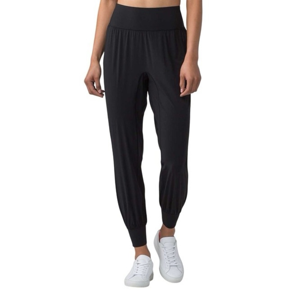 Black Lululemon Women’s Sun Setter Joggers